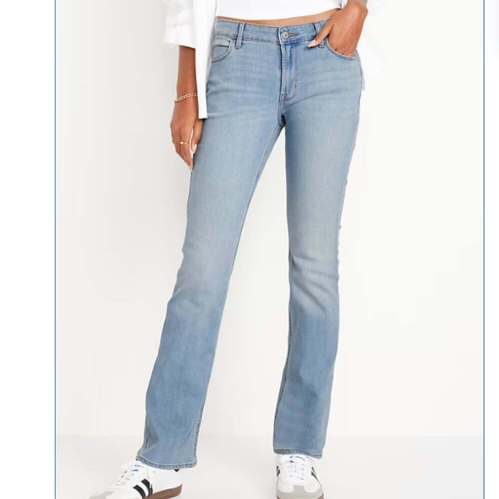 Old Navy Mid-Rise Wow Boot-Cut Jeans Size 8 Short Light Wash Denim - Picture 2 of 9